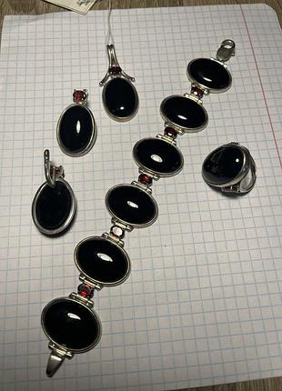 Вага понад 90 грам. гарнітур срібло, онікс, гранат 18р