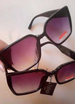 Стильные очки солнцезащитные с градиентом