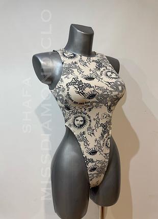 Боді принт тату надписи