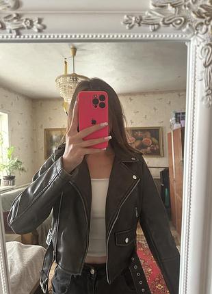 Кожана куртка кожанка жіноча укорочена трендова
