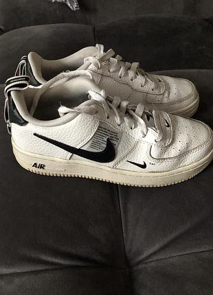 Кросівки  шкіряні, оригінал. у відмінному стані.