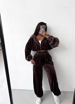 Костюм жіночий