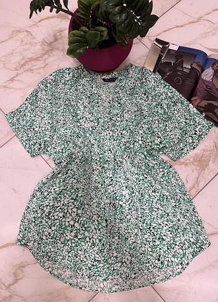 Жіноча стильна салатова блуза з квітковим принтом для шикарних пані