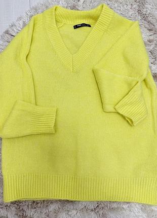 Светр лимонний