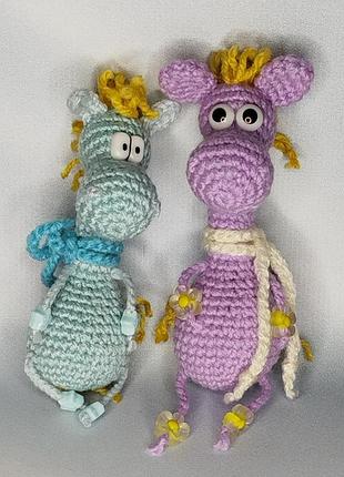 Лошадка символ 2026 года вязаная игрушка лошадь конь