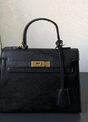 Чорна класична сумка