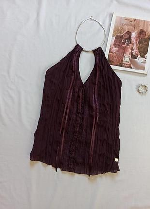 Плиссированный винтажный топ с металлическими кольцом на шее