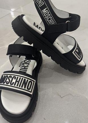 Босоніжки дитячі moschino оригинал. 34 розмір.