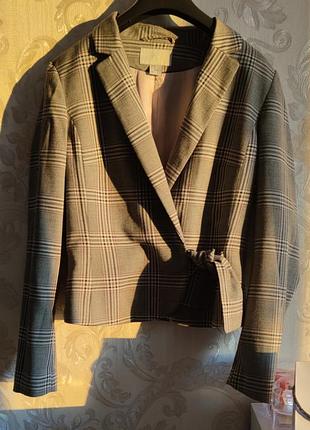 Клетчатый жакет с завязкой простого кроя от h&amp;m