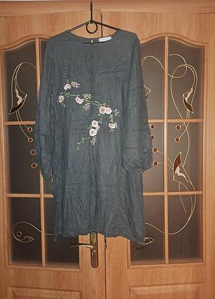 Симпатичное прямое серое платье с вышивкой и бисером