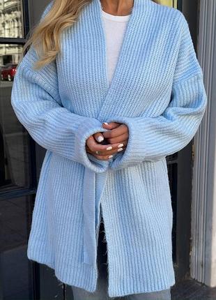 Жіночий в'язаний кардиган з поясом