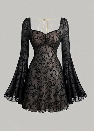 Коротка чорна сукня з рукавами розмір s