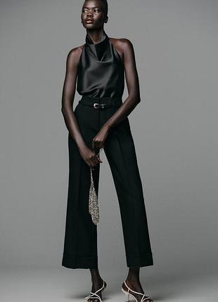 Брюки с отворотами и ремнем