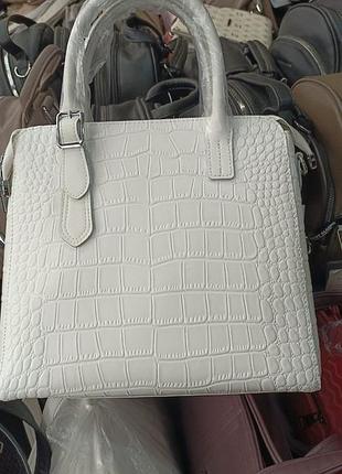 Сумка кожаная с тиснением крокодила белая, черная