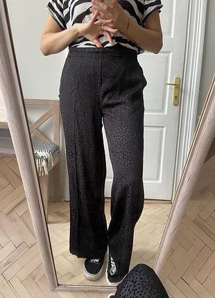 Элегантные брюки l на резинке вискоза со стрелками и звездами