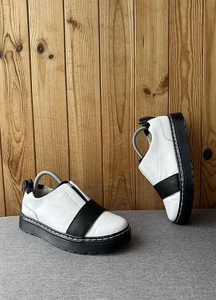 Чорно-білі класичні кеди взуття кросівки туфлі лофери мокасини чоботи черевики dr martens