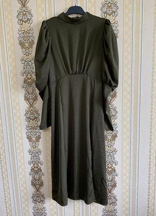 Стильна нарядна довга сукня, темно зелене плаття хакі з розрізом на нозі, довга сукня міді