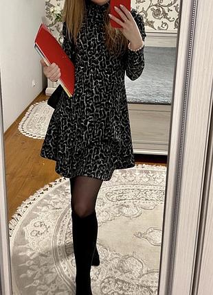 Стильна сукня з леопардовим принтом