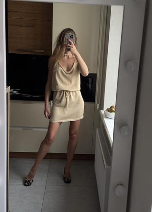 Бежевое короткое летнее платье размер xs-m на завязках с поясом