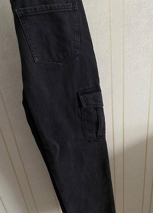 Чорні джинси з карманами