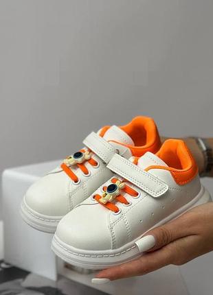 Легкие, белые кроссовки на девушек и мальчиков р. 22-25