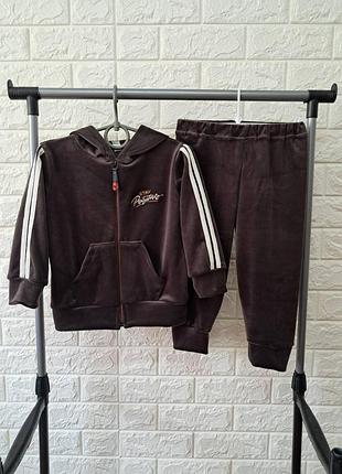 Велюровий костюм з лампасами та вишивкой