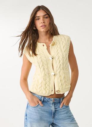 Вʼязаний кардиган з обʼємними пуговками масляно жовтий stradivarius s