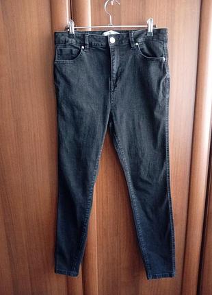 Базовые джинсы ,,скинни,,с пушап эффектом.