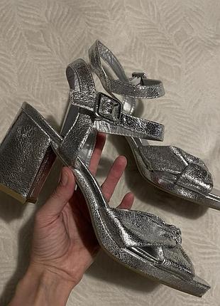 Срібні босоніжки туфлі металік jdwilliams