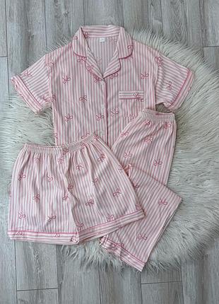 Новенька класна футболка