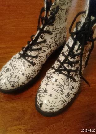 Взуття черевики лакові