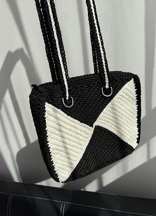 Чорна вʼязана сумка ручної роботи