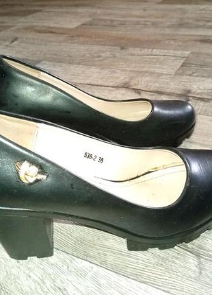 Жіночі туфлі