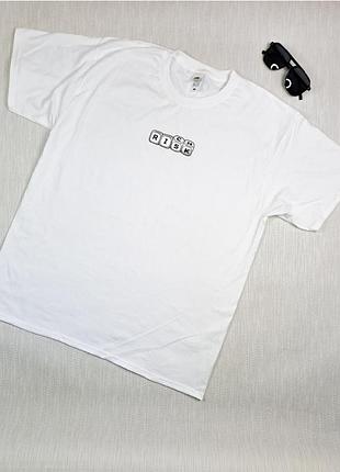 Стильна фірмова футболка з принтом