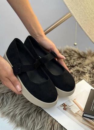 Замшевые черные туфли балетки на танкетке