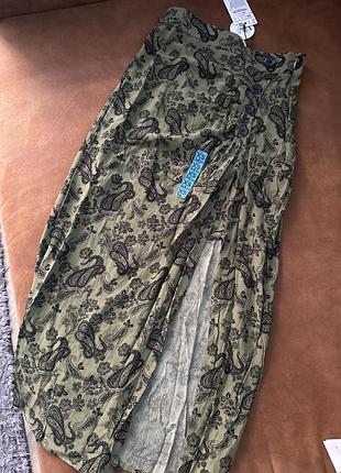 Стильна юбка з розрізом