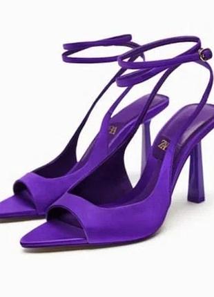 Zara фіолетові босоніжки