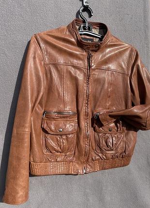 Шкіряна коротка куртка коричнево рижа л massimo dutti