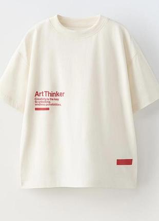 Футболка zara білого кольору з червоним написом для хлопчика розмір 130