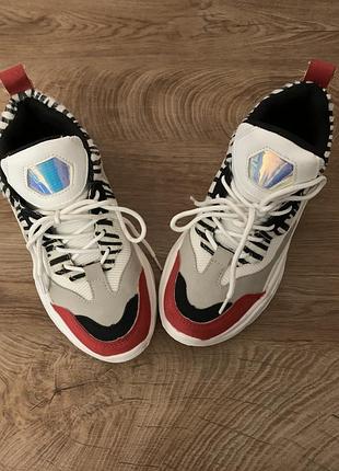 Жіночі кросівки miraton