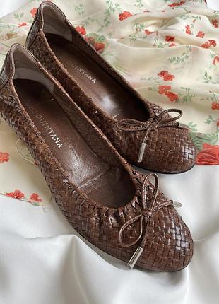 Чудові туфельки виповнені з натуральної шкіри