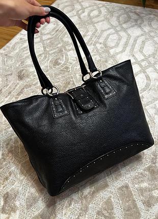 Чорна шкіряна сумка