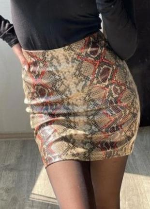 Юбка фактурная мини принт питон