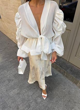 Атласна спідниця з мінімалістичним квітковим принтом❤️‍🔥