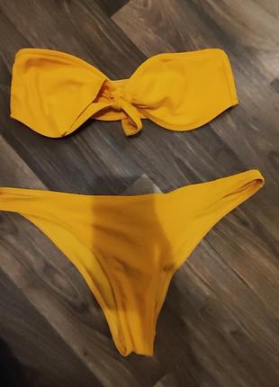 Желтый купальник