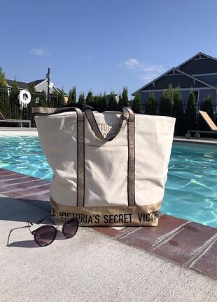 Золотистая сумка от vs