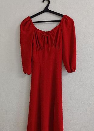 Женское платье 
42-44
красная