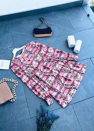 Платье boohoo с этикеткой