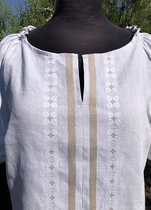 Шикарна льняна вишиванка у ромашки