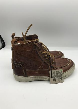 Черевики шкіряні коричневі в розмірі 33 є незначні дефекти які не впливають на носку